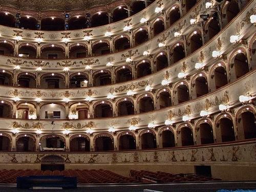 teatro comunale abbado ferrara foto